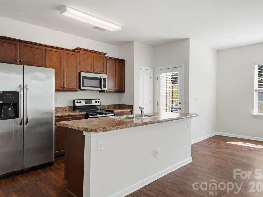 9360 Hamel Street, Charlotte, NC 28215.  MLS# CAR4431926, YatesRealty ID 55355. Kitchen