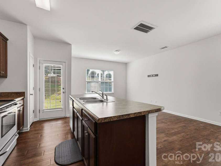 9360 Hamel Street, Charlotte, NC 28215.  MLS# CAR4431926, YatesRealty ID 55355. Kitchen