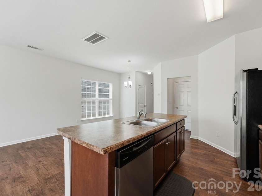 9360 Hamel Street, Charlotte, NC 28215.  MLS# CAR4431926, YatesRealty ID 55355. Kitchen