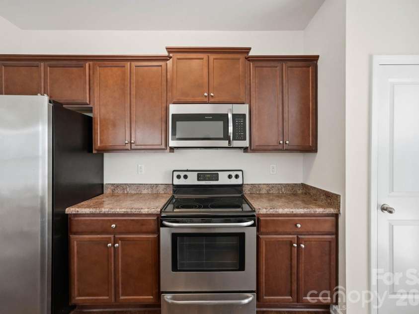 9360 Hamel Street, Charlotte, NC 28215.  MLS# CAR4431926, YatesRealty ID 55355. Kitchen