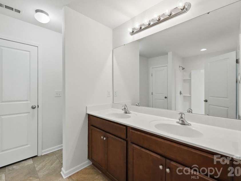 9360 Hamel Street, Charlotte, NC 28215.  MLS# CAR4431926, YatesRealty ID 55355. Primary bath