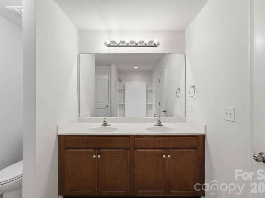 9360 Hamel Street, Charlotte, NC 28215.  MLS# CAR4431926, YatesRealty ID 55355. Primary bath