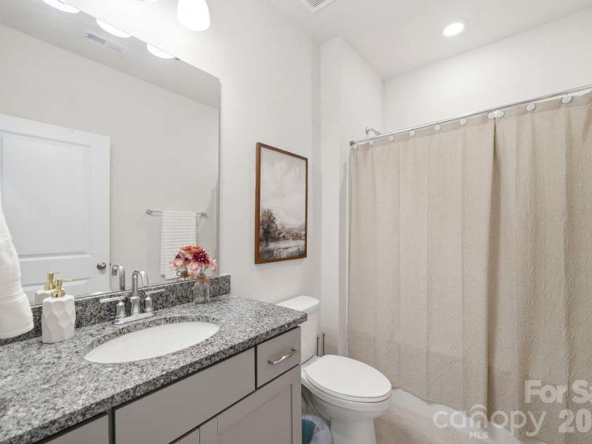 4207 Millstream Road, Denver, NC 28037.  MLS# CAR4431983, YatesRealty ID 55356. Large Bathroom