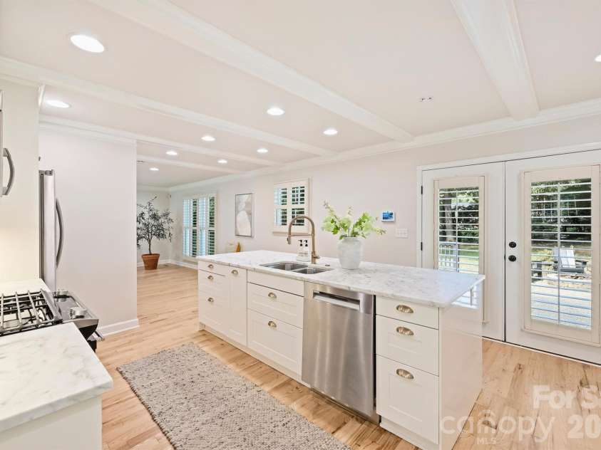 4138 Wall Street, Charlotte, NC 28209.  MLS# CAR4431819, YatesRealty ID 55359. 