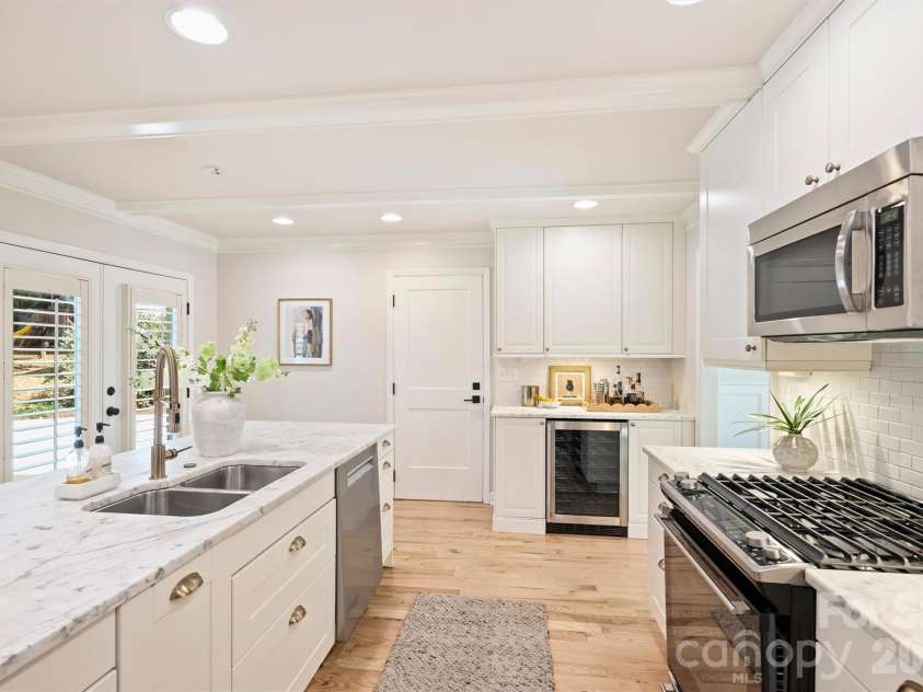 4138 Wall Street, Charlotte, NC 28209.  MLS# CAR4431819, YatesRealty ID 55359. 