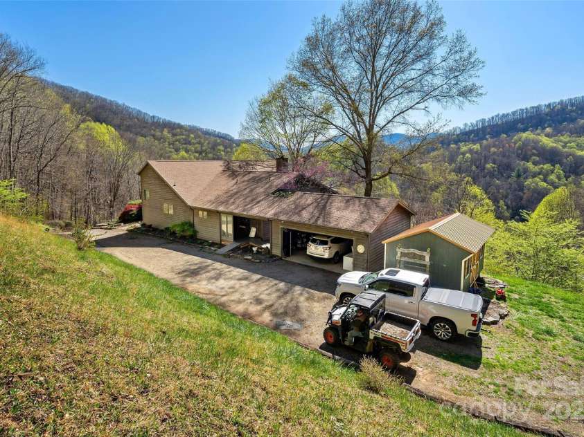 311 Pisgah Mine Road, Burnsville, NC 28714.  MLS# CAR4246357, YatesRealty ID 5536. 
