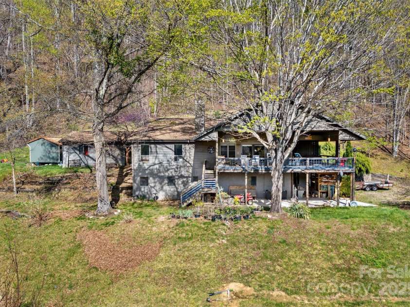 311 Pisgah Mine Road, Burnsville, NC 28714.  MLS# CAR4246357, YatesRealty ID 5536. 