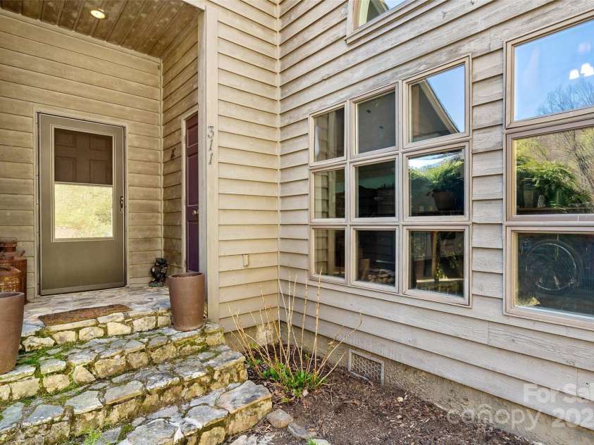 311 Pisgah Mine Road, Burnsville, NC 28714.  MLS# CAR4246357, YatesRealty ID 5536. 