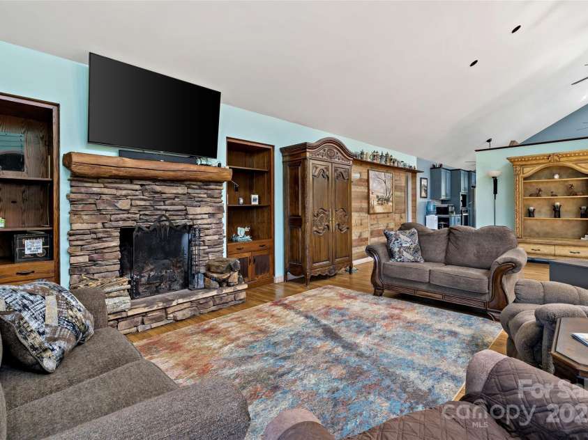 311 Pisgah Mine Road, Burnsville, NC 28714.  MLS# CAR4246357, YatesRealty ID 5536. 