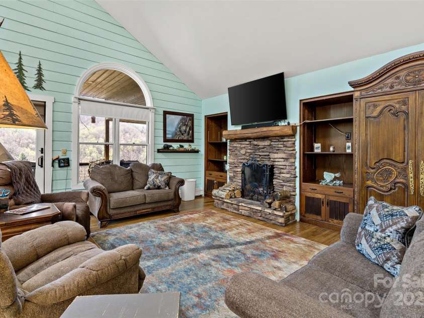 311 Pisgah Mine Road, Burnsville, NC 28714.  MLS# CAR4246357, YatesRealty ID 5536. 