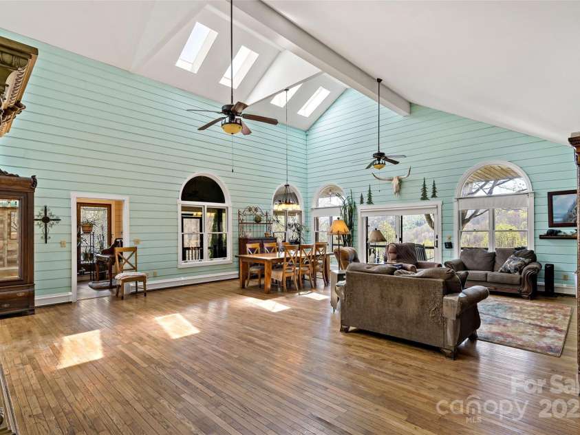 311 Pisgah Mine Road, Burnsville, NC 28714.  MLS# CAR4246357, YatesRealty ID 5536. 