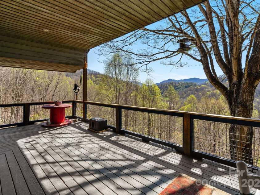 311 Pisgah Mine Road, Burnsville, NC 28714.  MLS# CAR4246357, YatesRealty ID 5536. 