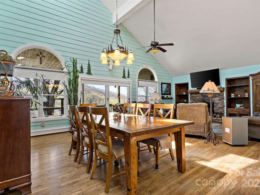 311 Pisgah Mine Road, Burnsville, NC 28714.  MLS# CAR4246357, YatesRealty ID 5536. 