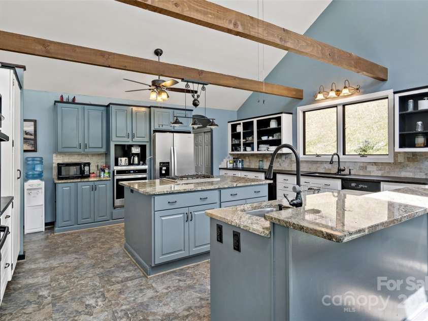 311 Pisgah Mine Road, Burnsville, NC 28714.  MLS# CAR4246357, YatesRealty ID 5536. 