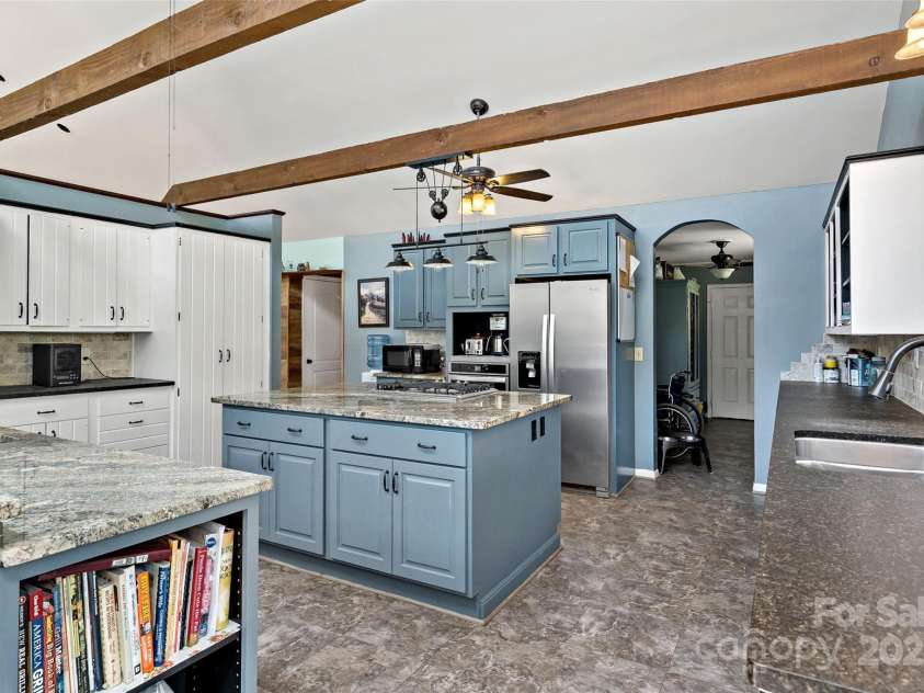 311 Pisgah Mine Road, Burnsville, NC 28714.  MLS# CAR4246357, YatesRealty ID 5536. 