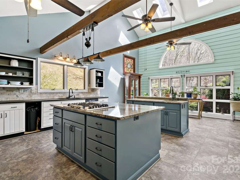 311 Pisgah Mine Road, Burnsville, NC 28714.  MLS# CAR4246357, YatesRealty ID 5536. 