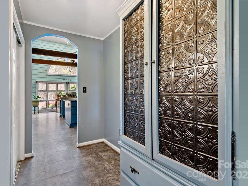 311 Pisgah Mine Road, Burnsville, NC 28714.  MLS# CAR4246357, YatesRealty ID 5536. 