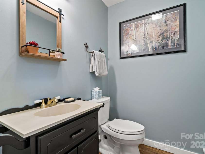 311 Pisgah Mine Road, Burnsville, NC 28714.  MLS# CAR4246357, YatesRealty ID 5536. 