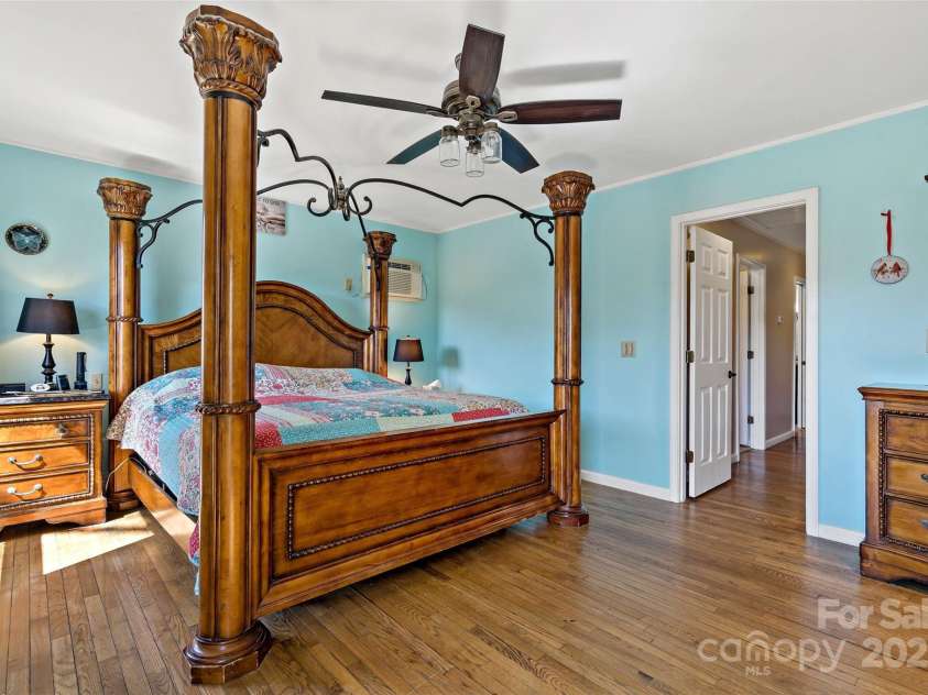 311 Pisgah Mine Road, Burnsville, NC 28714.  MLS# CAR4246357, YatesRealty ID 5536. 