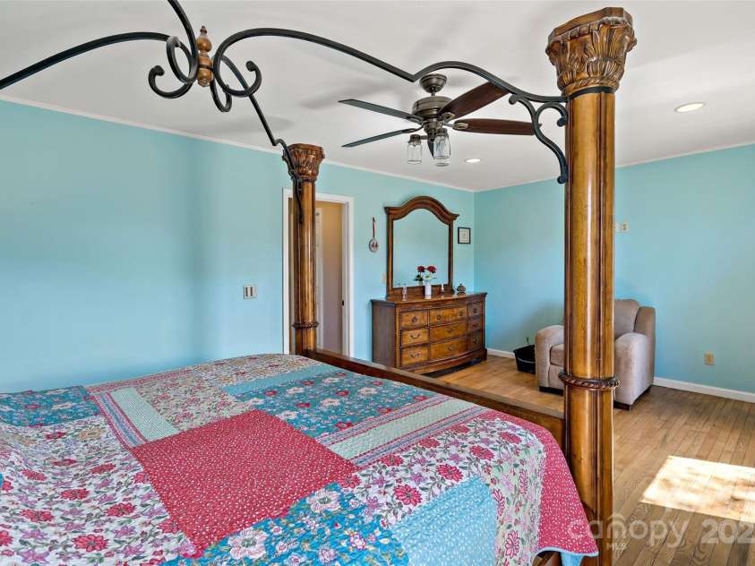 311 Pisgah Mine Road, Burnsville, NC 28714.  MLS# CAR4246357, YatesRealty ID 5536. 