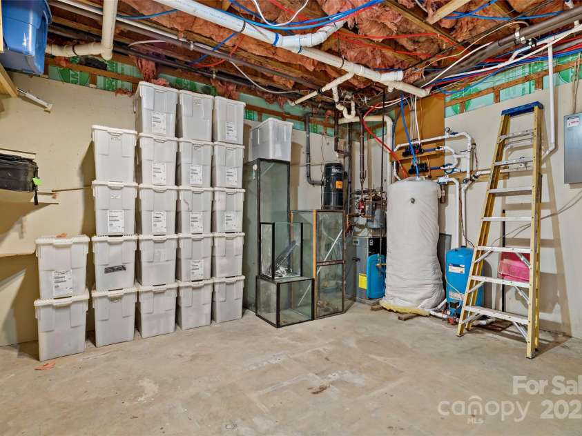 311 Pisgah Mine Road, Burnsville, NC 28714.  MLS# CAR4246357, YatesRealty ID 5536. 