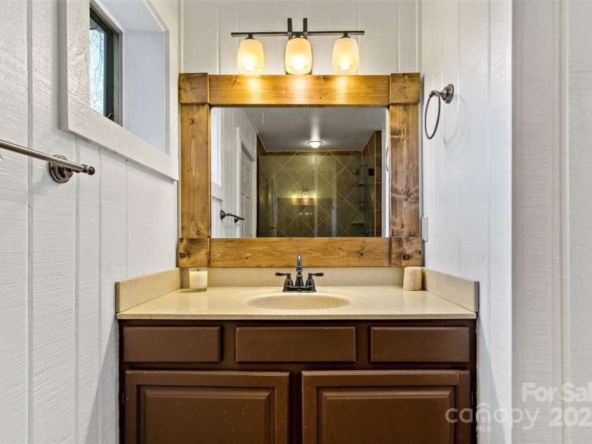 311 Pisgah Mine Road, Burnsville, NC 28714.  MLS# CAR4246357, YatesRealty ID 5536. 