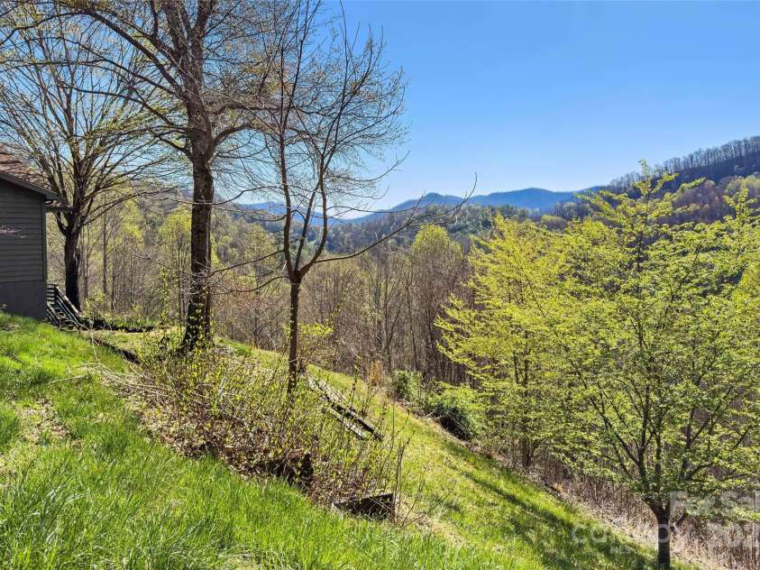 311 Pisgah Mine Road, Burnsville, NC 28714.  MLS# CAR4246357, YatesRealty ID 5536. 