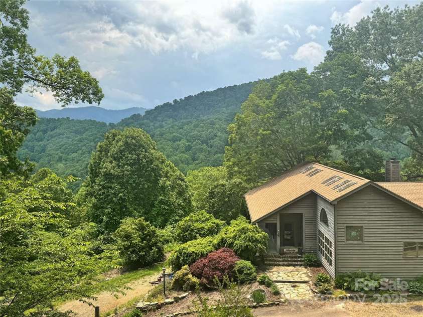 311 Pisgah Mine Road, Burnsville, NC 28714.  MLS# CAR4246357, YatesRealty ID 5536. 