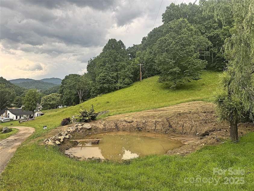 311 Pisgah Mine Road, Burnsville, NC 28714.  MLS# CAR4246357, YatesRealty ID 5536. 