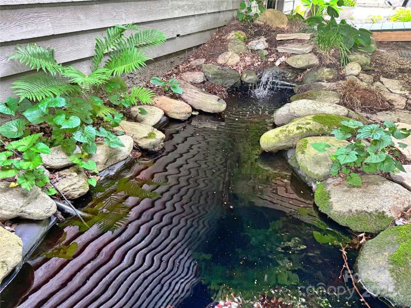 311 Pisgah Mine Road, Burnsville, NC 28714.  MLS# CAR4246357, YatesRealty ID 5536. 