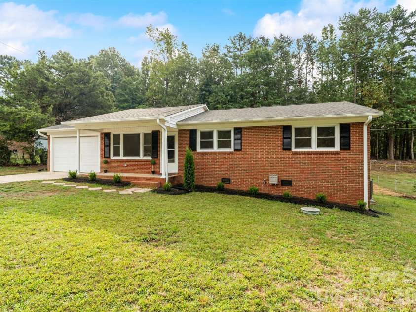 109 Alexis Forest Drive, Stanley, NC 28164.  MLS# CAR4431581, YatesRealty ID 55362. 