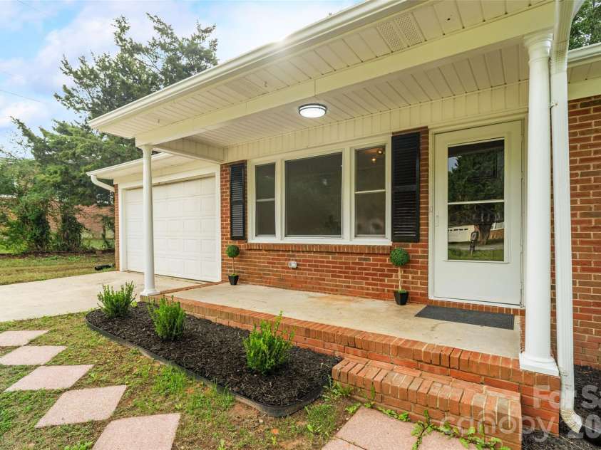109 Alexis Forest Drive, Stanley, NC 28164.  MLS# CAR4431581, YatesRealty ID 55362. 