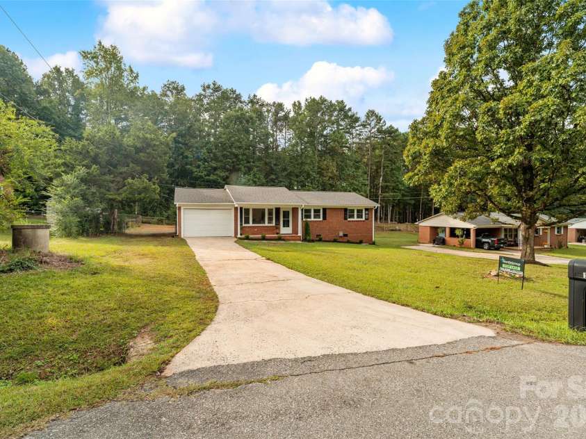 109 Alexis Forest Drive, Stanley, NC 28164.  MLS# CAR4431581, YatesRealty ID 55362. 