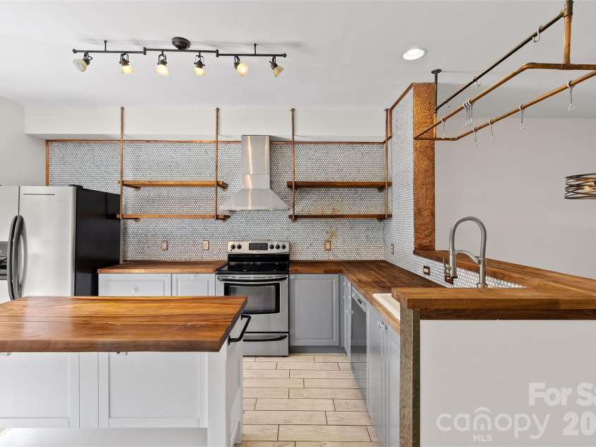 3564 Davidson Street, Charlotte, NC 28205.  MLS# CAR4431533, YatesRealty ID 55363. 