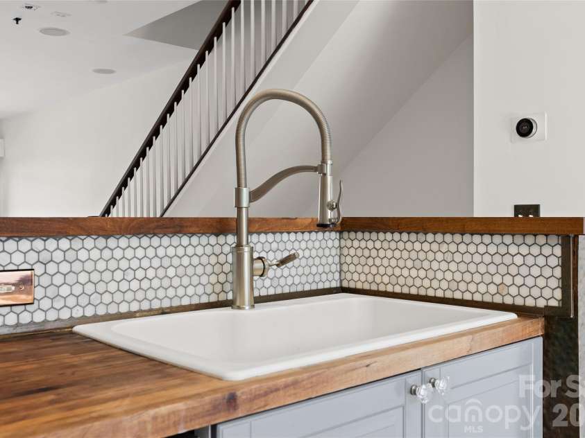 3564 Davidson Street, Charlotte, NC 28205.  MLS# CAR4431533, YatesRealty ID 55363. 