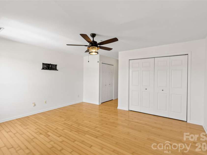 3564 Davidson Street, Charlotte, NC 28205.  MLS# CAR4431533, YatesRealty ID 55363. 
