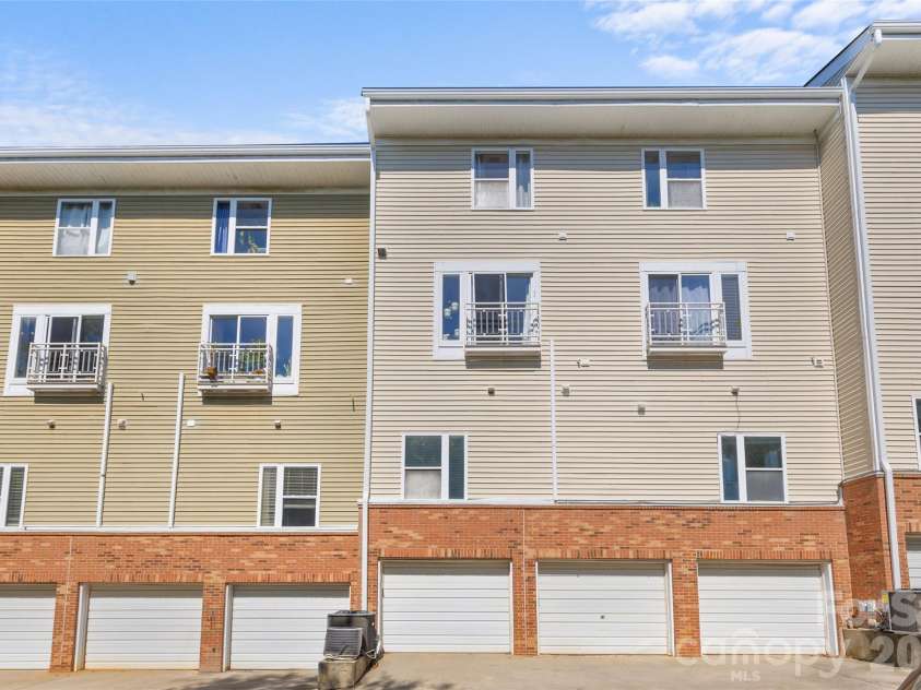 3564 Davidson Street, Charlotte, NC 28205.  MLS# CAR4431533, YatesRealty ID 55363. Secure garage parking