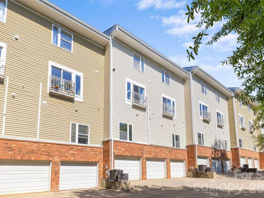 3564 Davidson Street, Charlotte, NC 28205.  MLS# CAR4431533, YatesRealty ID 55363. Secure garage parking