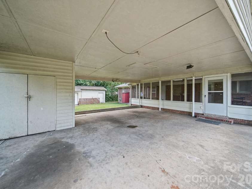 701 Denning Place, Charlotte, NC 28227.  MLS# CAR4431455, YatesRealty ID 55364. 