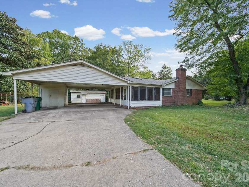 701 Denning Place, Charlotte, NC 28227.  MLS# CAR4431455, YatesRealty ID 55364. 