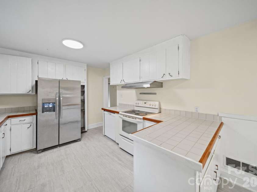 701 Denning Place, Charlotte, NC 28227.  MLS# CAR4431455, YatesRealty ID 55364. 