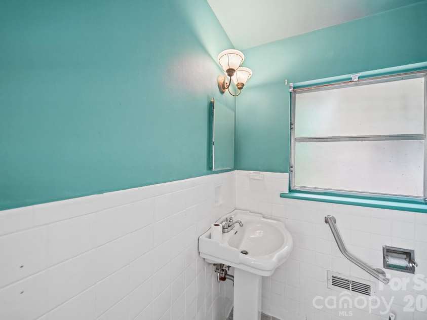 701 Denning Place, Charlotte, NC 28227.  MLS# CAR4431455, YatesRealty ID 55364. 