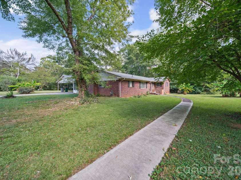701 Denning Place, Charlotte, NC 28227.  MLS# CAR4431455, YatesRealty ID 55364. 