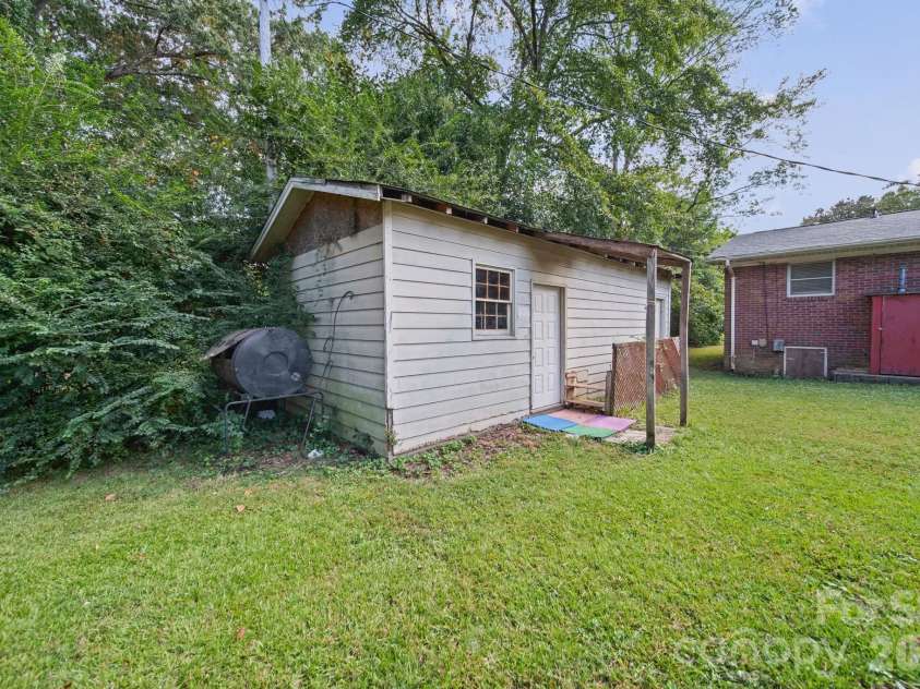 701 Denning Place, Charlotte, NC 28227.  MLS# CAR4431455, YatesRealty ID 55364. 