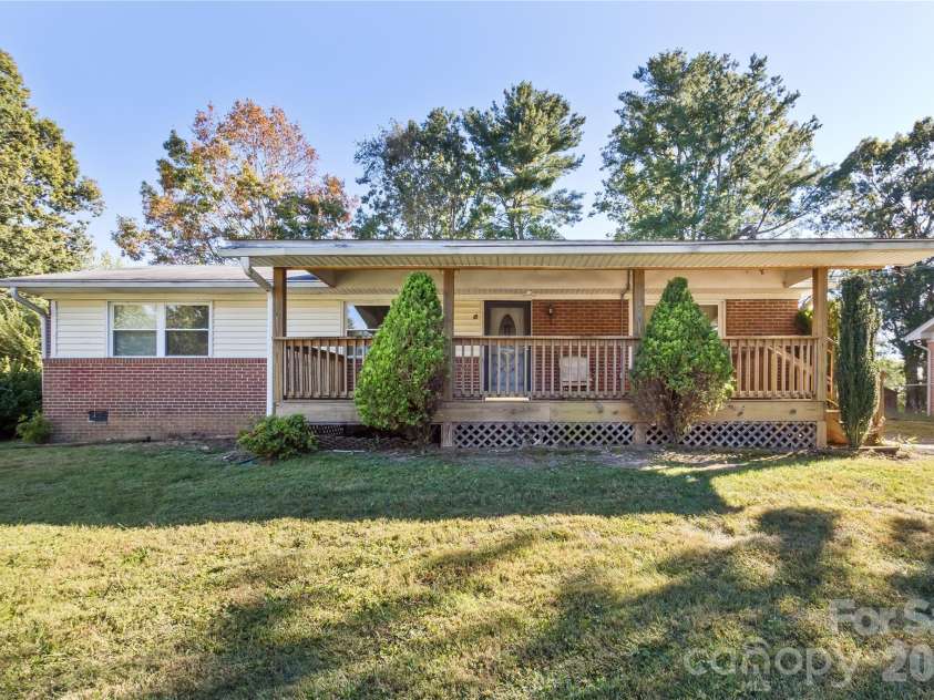 13 Looking Glass Lane, Asheville, NC 28805.  MLS# CAR4431368, YatesRealty ID 55365. 