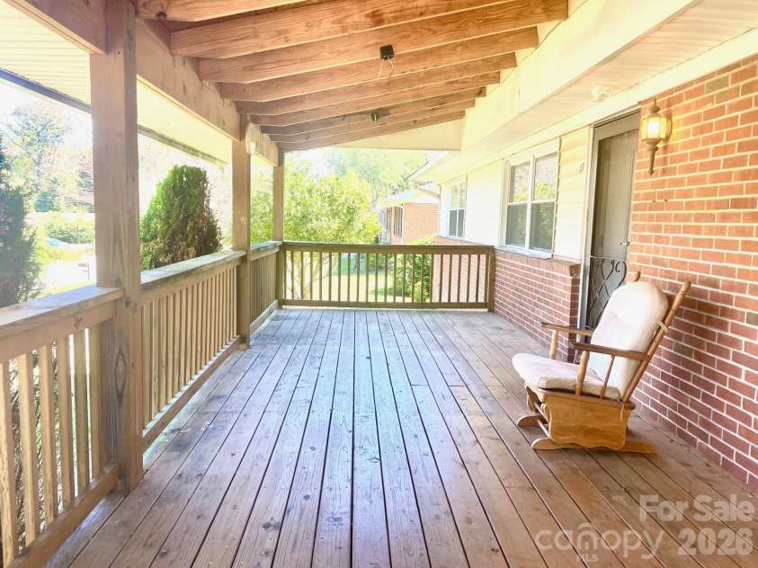 13 Looking Glass Lane, Asheville, NC 28805.  MLS# CAR4431368, YatesRealty ID 55365. 