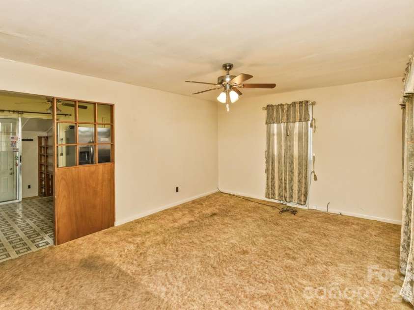 13 Looking Glass Lane, Asheville, NC 28805.  MLS# CAR4431368, YatesRealty ID 55365. 