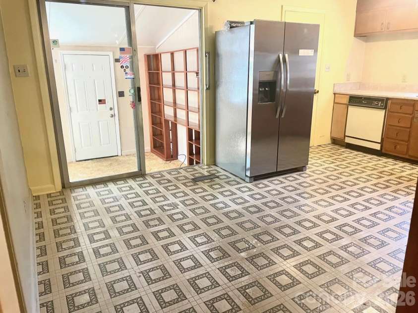 13 Looking Glass Lane, Asheville, NC 28805.  MLS# CAR4431368, YatesRealty ID 55365. 