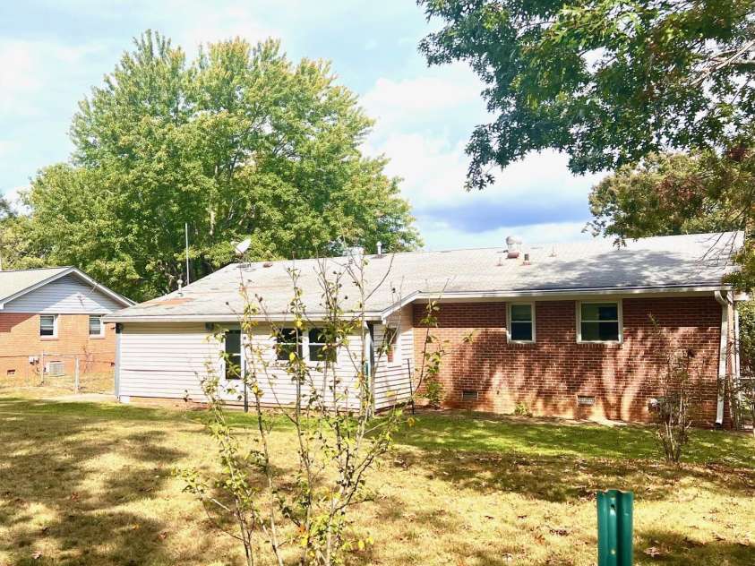 13 Looking Glass Lane, Asheville, NC 28805.  MLS# CAR4431368, YatesRealty ID 55365. 