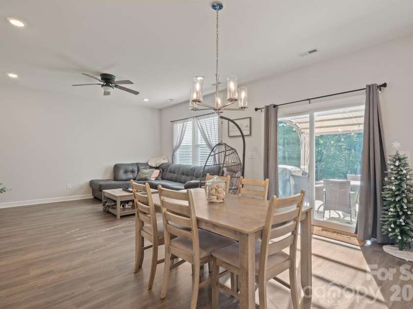 197 Winding Cedar Drive, Statesville, NC 28677.  MLS# CAR4431468, YatesRealty ID 55366. Dinning Area